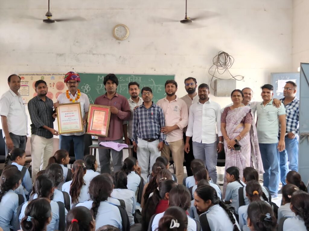 सम्मान में मिली राशि की डोनेट