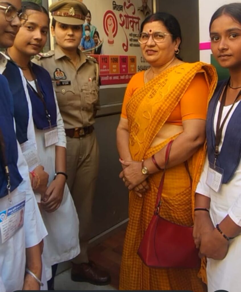 छात्राओं को मिशन शक्ति से अवगत कराया