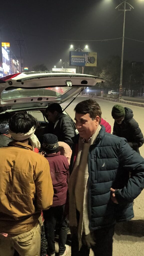 नींव का कंबल व वस्त्र वितरण